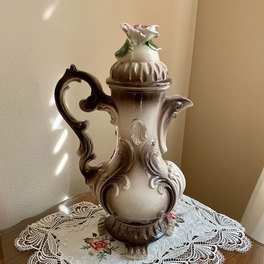 LN VINTAGE BEAUTIFUL COLLECTIBLE PITCHER MADE IN ITALY. CERTIFICATE INCLUDED. - Picture 2 of 8